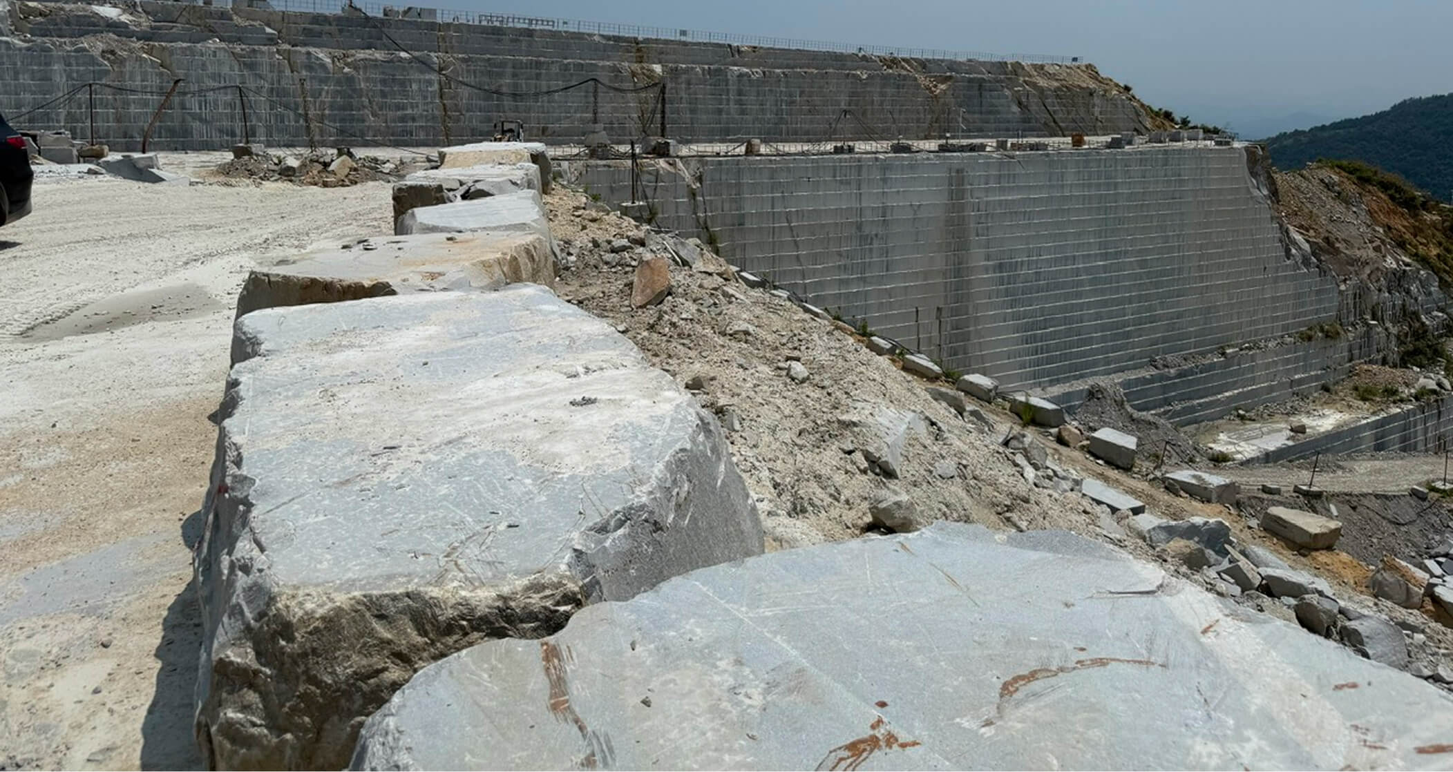 What Are the Colors and Patterns of Granite-